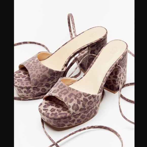 UO Jenny Leopard Platform Heel - Picture 2 of 4